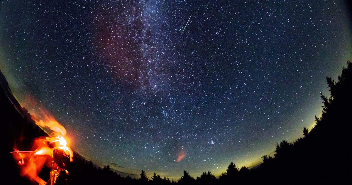 ปรากฏการณ์ ฝนดาวตกวันแม่ Perseids Meteor Shower หนึ่งปีมีครั้งเดียว