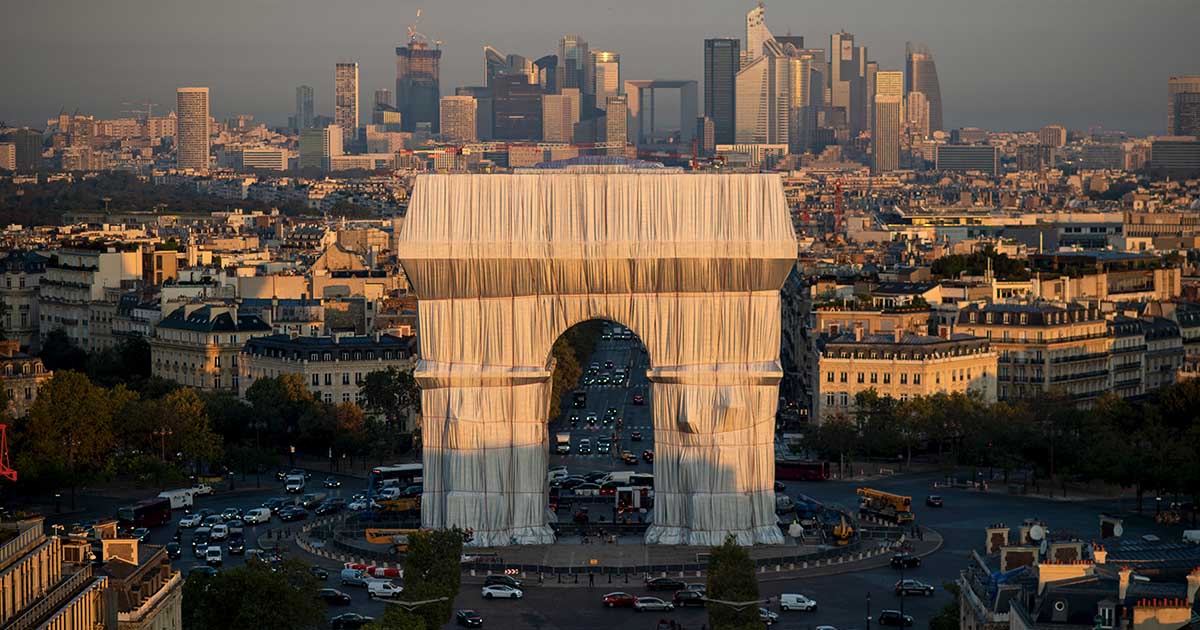 10 ที่สุด ศิลปะการห่อหุ้ม ของ Christo และ Jeanne-Claude จากรัฐสภาสู่ประตูชัยฝรั่งเศส