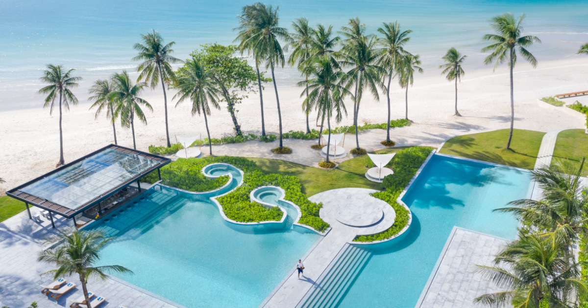 Centara Reserve Samui ฟังเสียงคลื่นริมหาดเฉวง ผ่อนคลายสไตล์โคโรเนียล