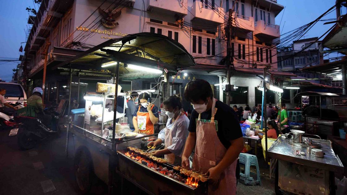 “พระนครทอดน่อง” 5 พิกัด สำรับริมทาง ตำนานความอร่อยแห่งรัตนโกสินทร์