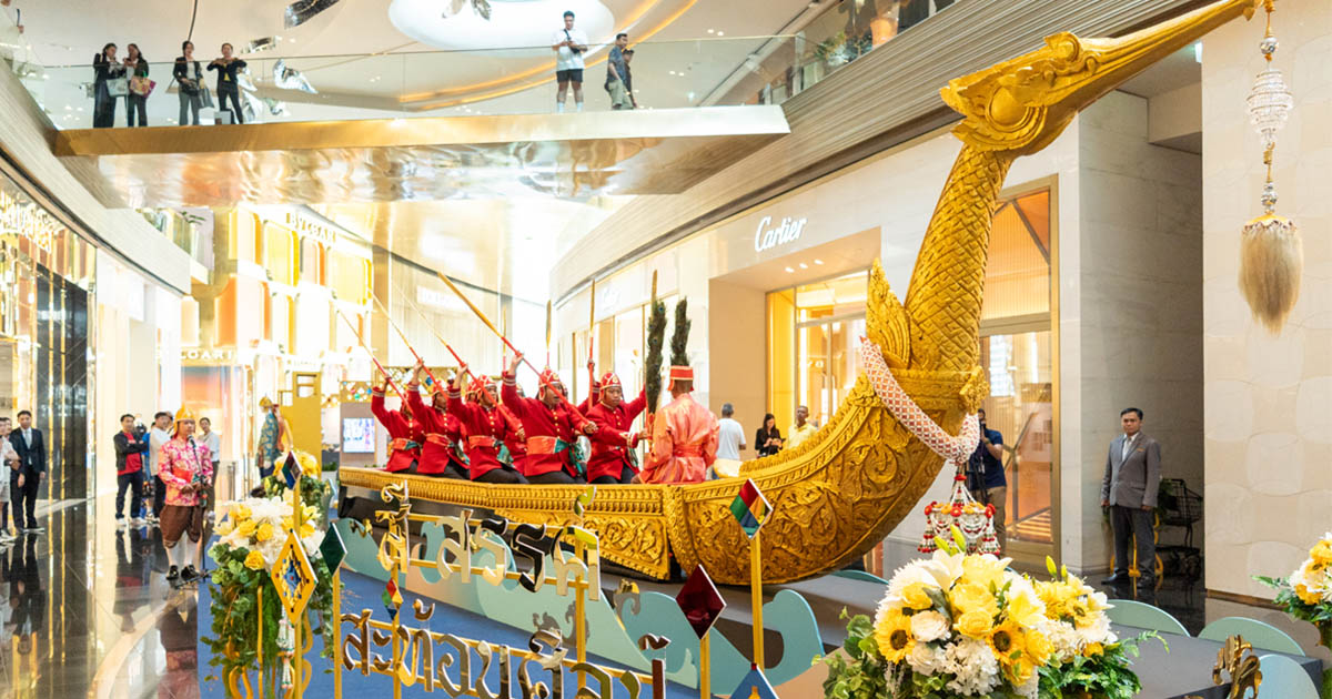 “สี สรรค์ สะท้อนศิลป์” ไอคอนสยาม และ กองทัพเรือ ชวนชม เรือพระที่นั่งจำลอง และริ้วขบวนเรือในพระราชพิธีกฐินหลวงครั้งแรกในรัชกาลปัจจุบัน